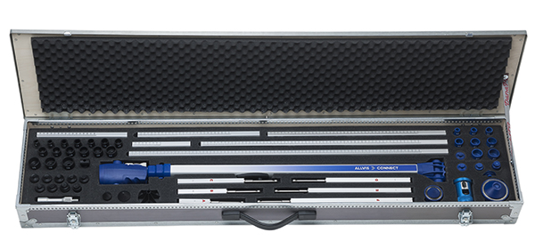 Öppen silverfärgad låda med magnetfästen och en mätarm med texten Allvis Connect.